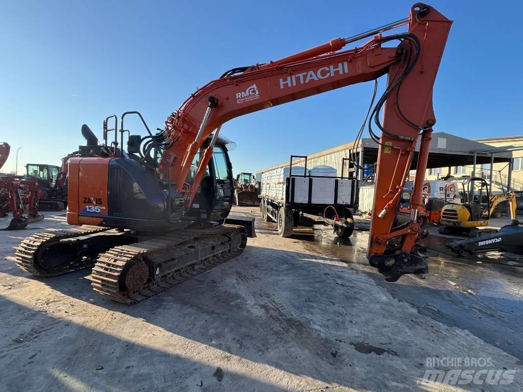 Hitachi ZX 135 US-6 حفارات زحافة