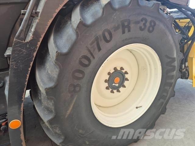 New Holland FR700 علافات ذاتية الدفع
