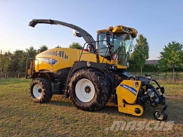 New Holland FR700 علافات ذاتية الدفع