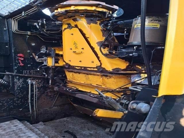 New Holland FR700 علافات ذاتية الدفع