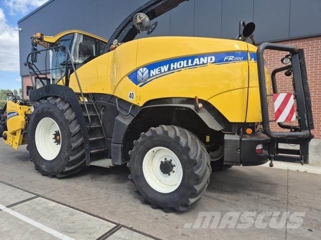 New Holland FR700 علافات ذاتية الدفع
