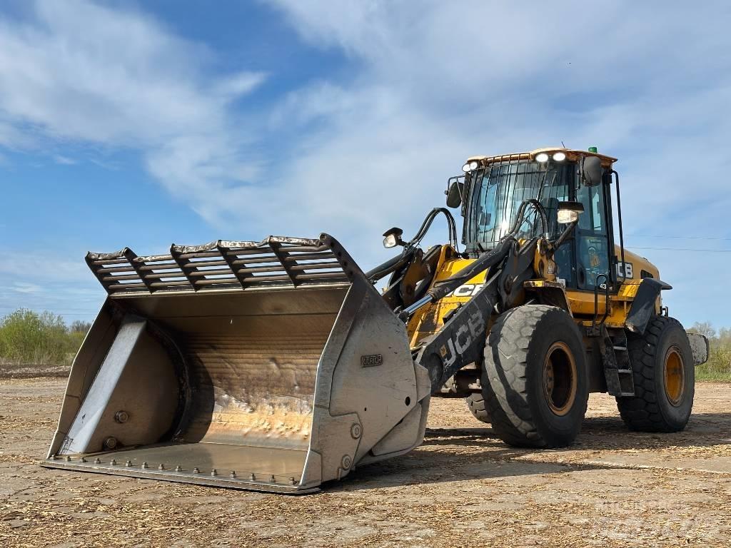 JCB 437 HT لوادر بعجل
