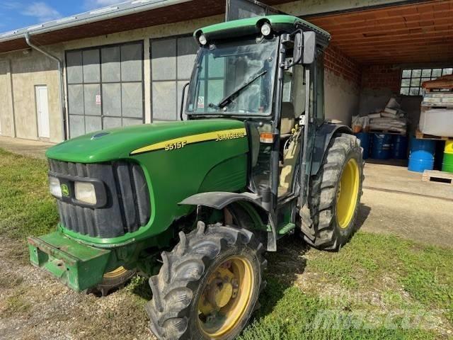 John Deere 5515 F الجرارات