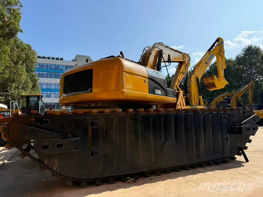 CAT 320 D الحفارات البرمائية
