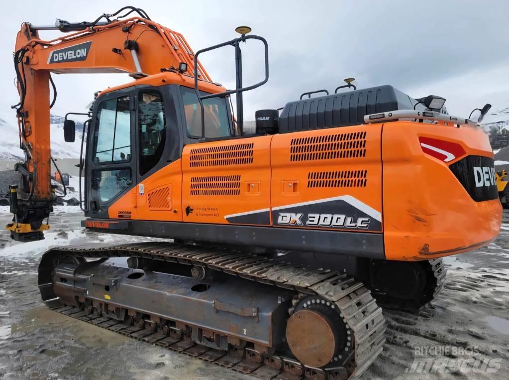 Develon DX 300 LC-7 حفارات زحافة