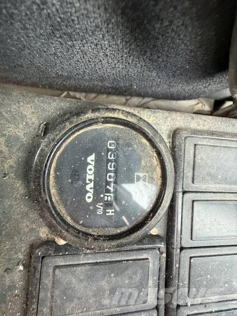 Volvo EC 180 حفارات زحافة