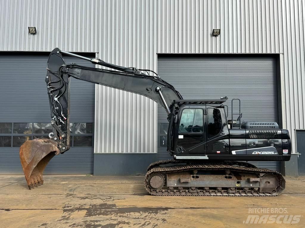 Doosan DX225LC-5 حفارات زحافة
