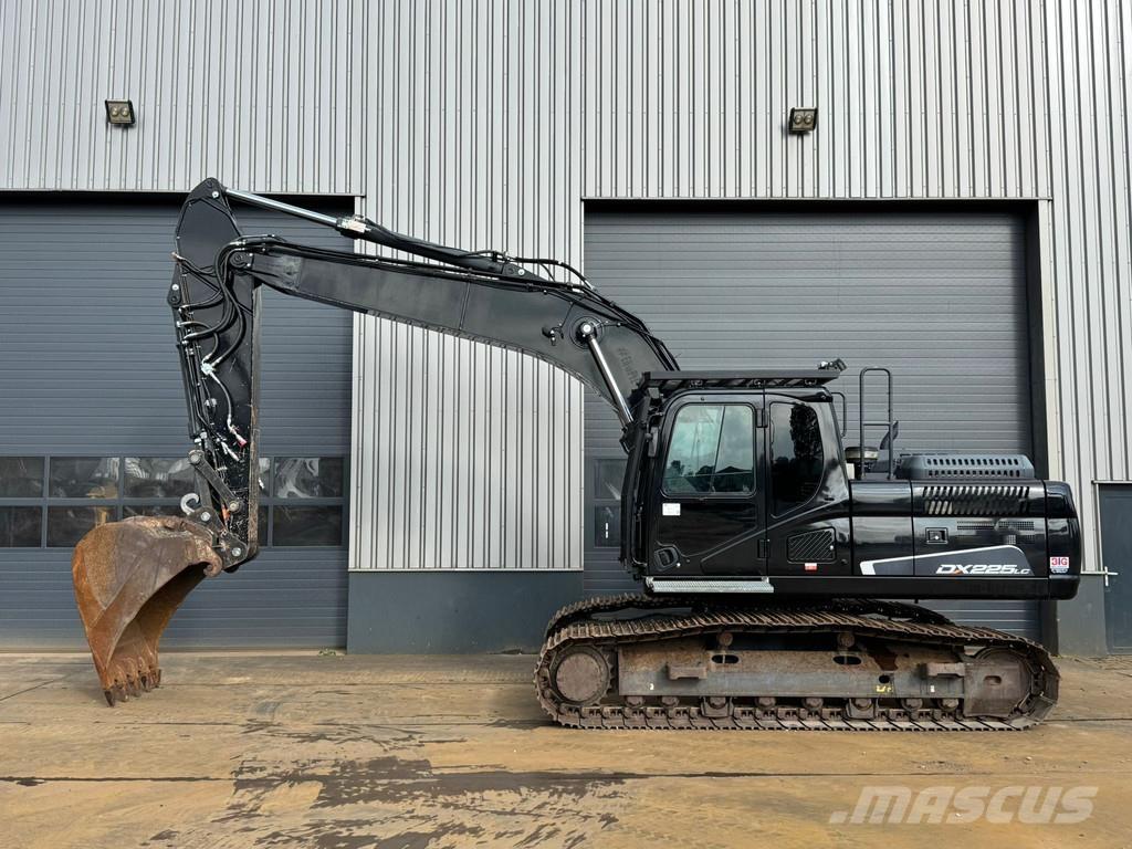 Doosan DX225LC-5 حفارات زحافة