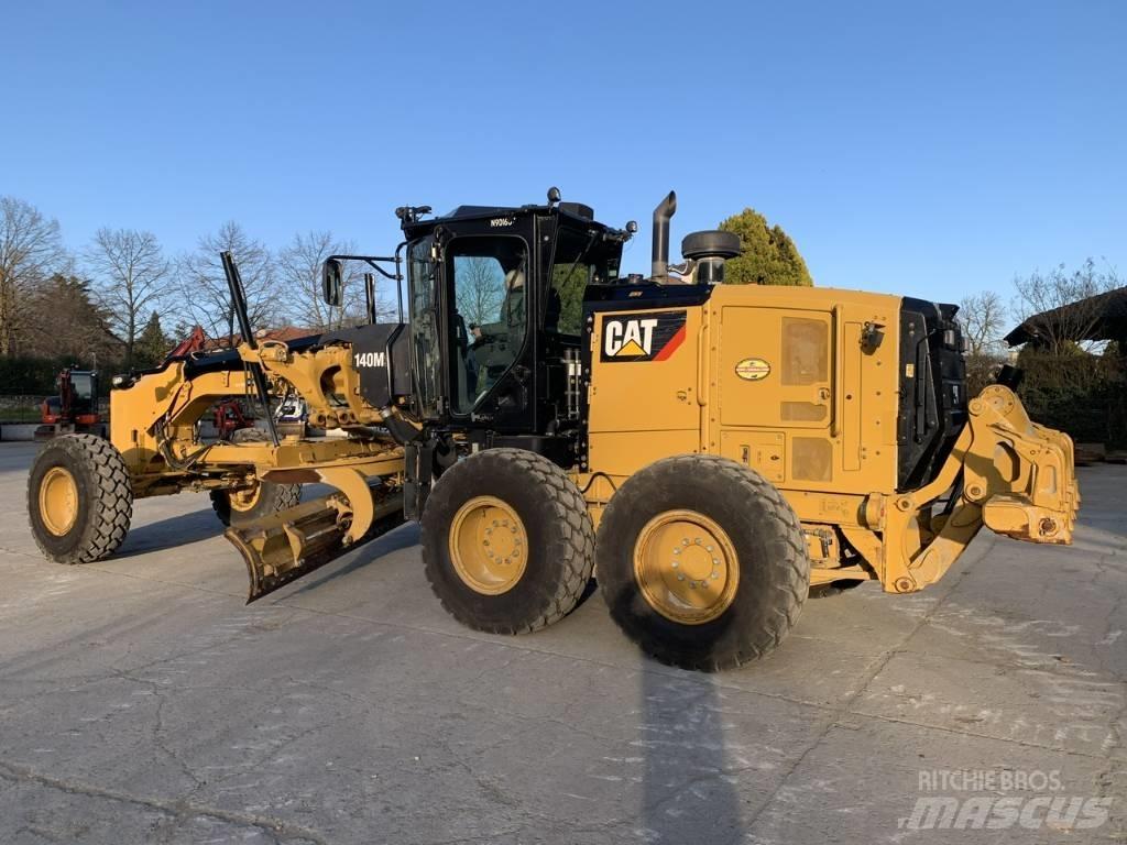 CAT 140 M 3 معدات تمهيد الطرق