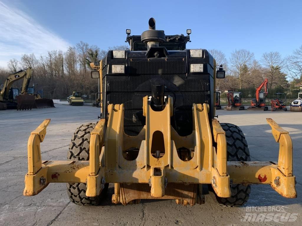 CAT 140 M 3 معدات تمهيد الطرق