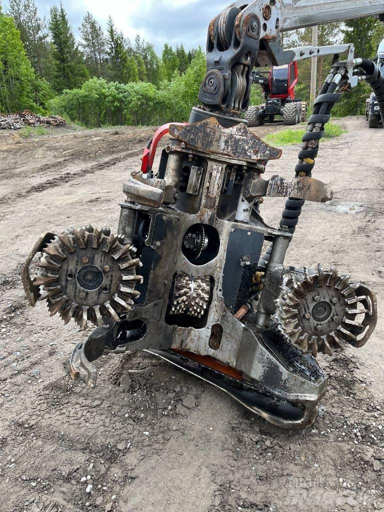 Komatsu 901 حصادات