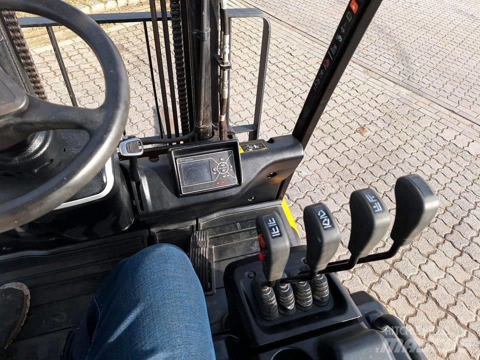 Hyundai 25 BH-9 أخرى