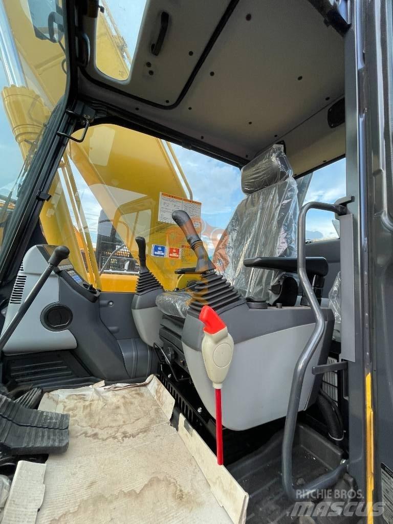 Komatsu PC 220-8 حفارات زحافة