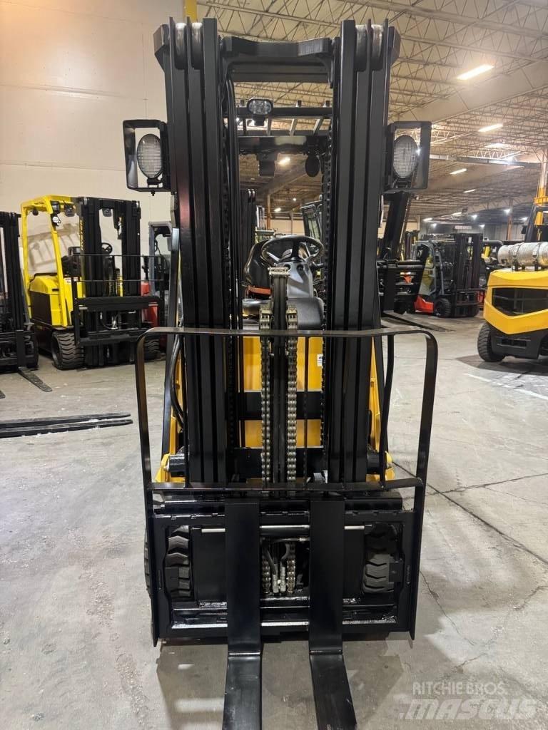 CAT EC30N2 شاحنات ذات رافعات شوكية تعمل بالكهرباء