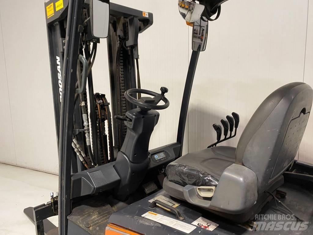 Doosan B35X-7 شاحنات ذات رافعات شوكية تعمل بالكهرباء