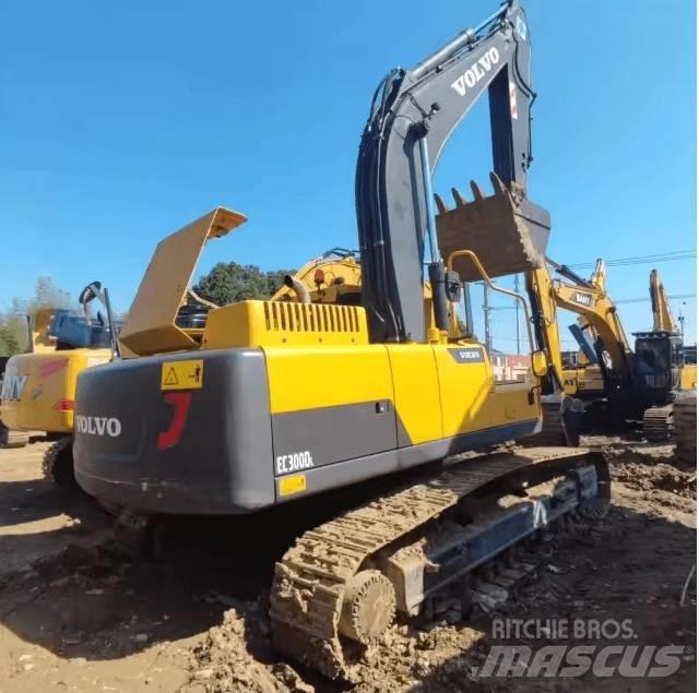Volvo EC 300 D L حفارات زحافة
