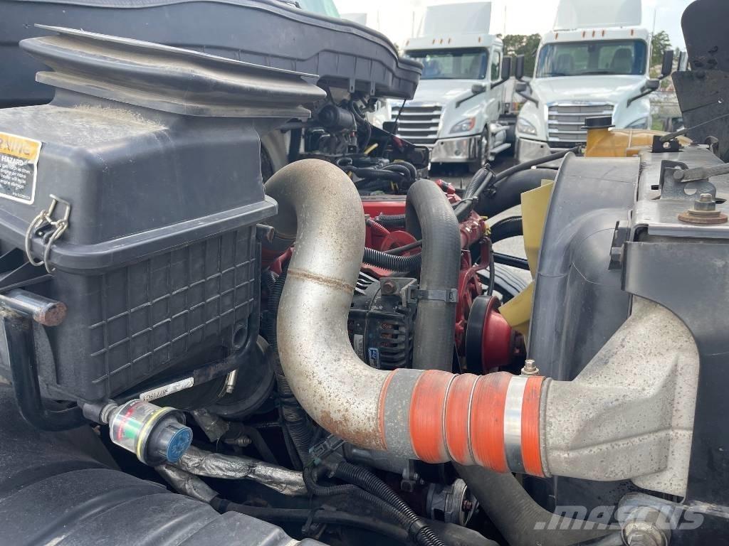 International 4300 شاحنات ذات هيكل صندوقي