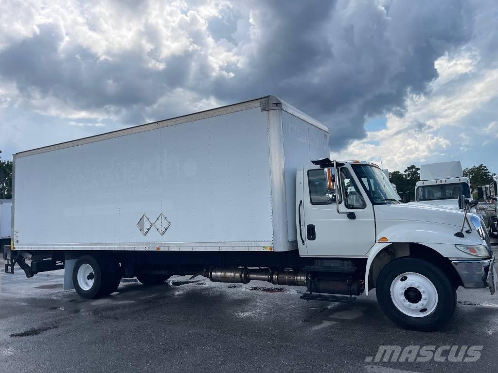 International 4300 شاحنات ذات هيكل صندوقي