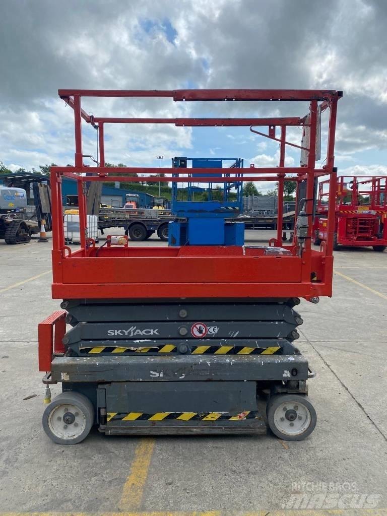 SkyJack SJ 3219 رافعات مقصية الشكل