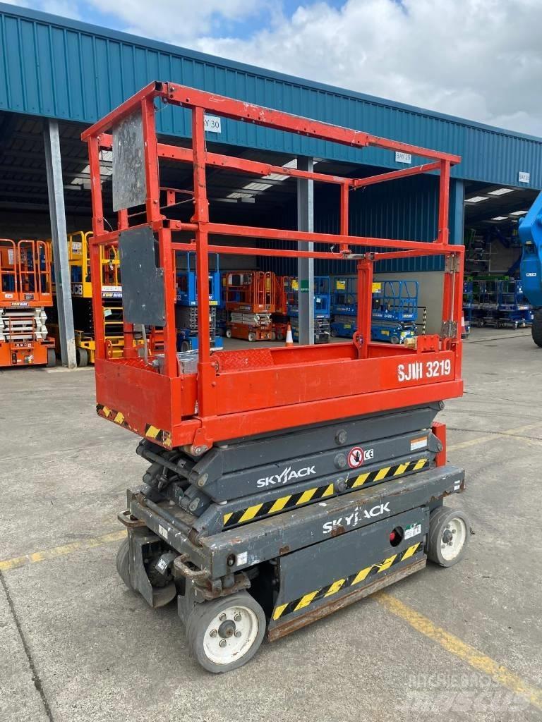 SkyJack SJ 3219 رافعات مقصية الشكل