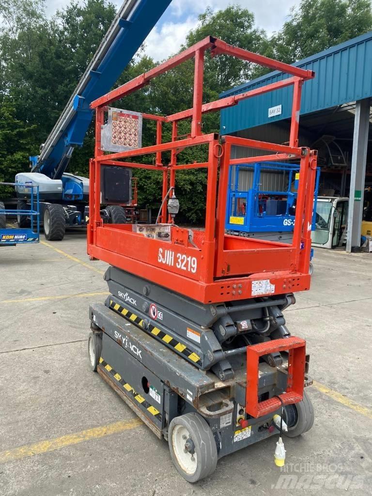 SkyJack SJ 3219 رافعات مقصية الشكل