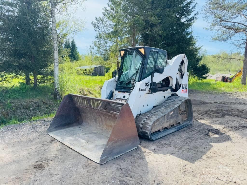 Bobcat T 300 لوادر انزلاقية التوجيه
