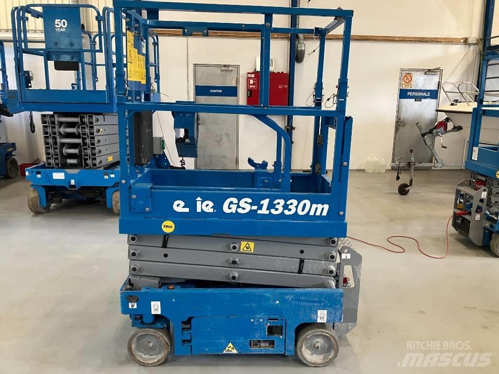 Genie GS 1330 رافعات مقصية الشكل