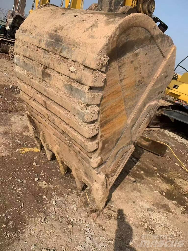 Komatsu PC 450-8 حفارات زحافة