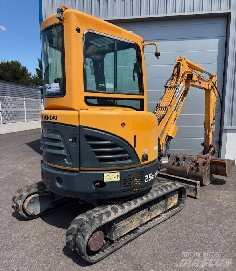 Hyundai R25Z-9 AK حفارات صغيرة أقل من 7 طن (حفارات صغيرة)