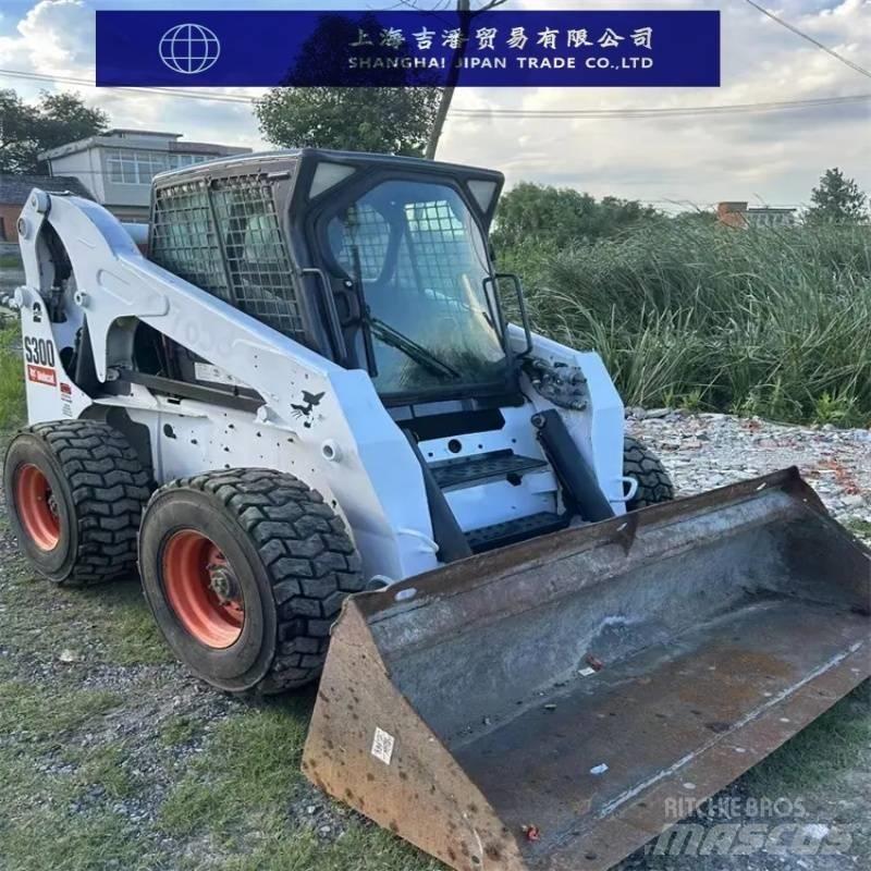 Bobcat s 300 لوادر انزلاقية التوجيه