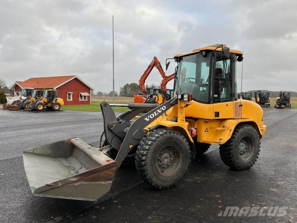 Volvo L 30 B Pro لوادر بعجل