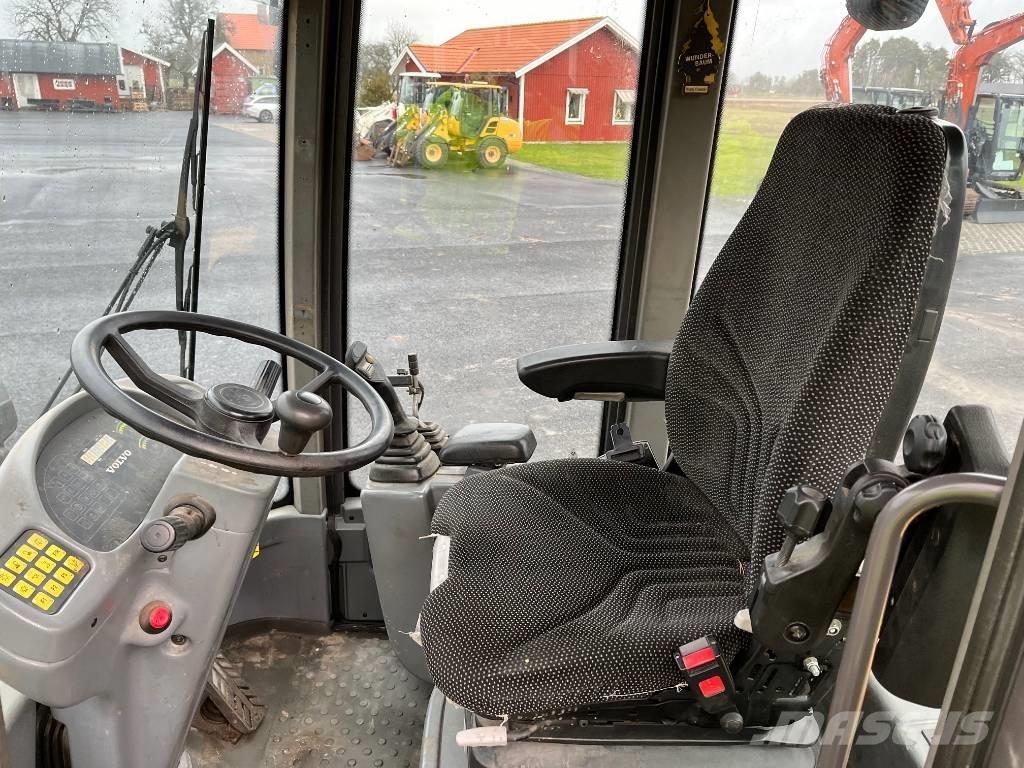 Volvo L 30 B Pro لوادر بعجل