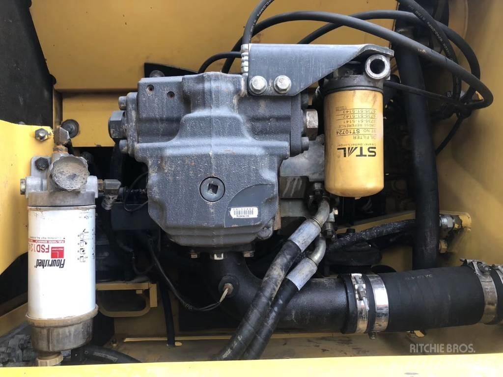 Komatsu pc220-8 حفارات زحافة