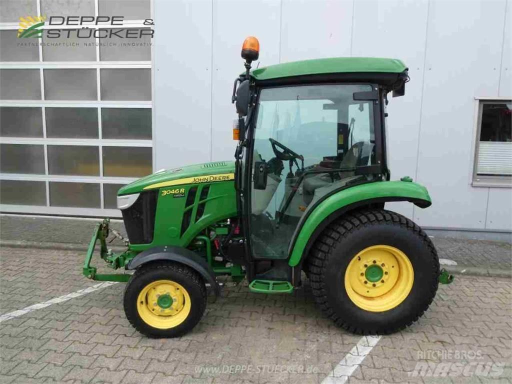 John Deere 3046R جرارات مدمجة