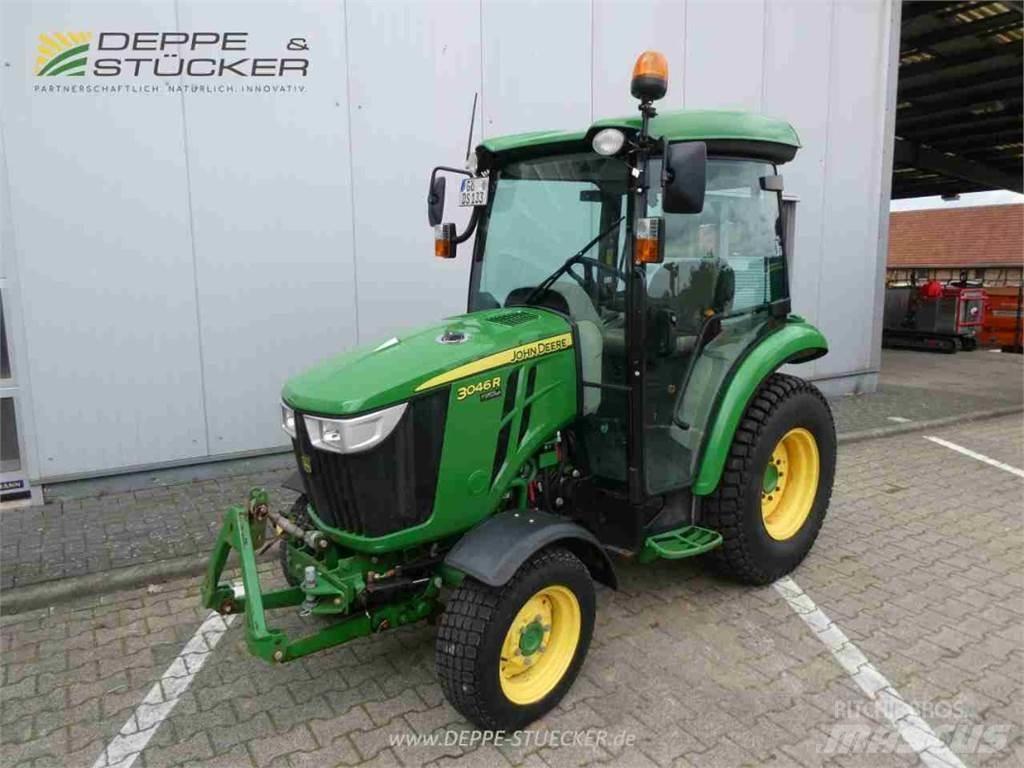 John Deere 3046R جرارات مدمجة