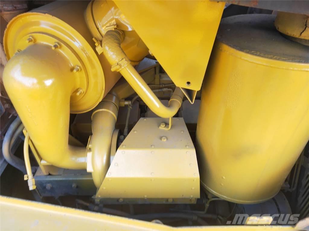 Komatsu D155AX-5 بلدوزرات مجنزرة