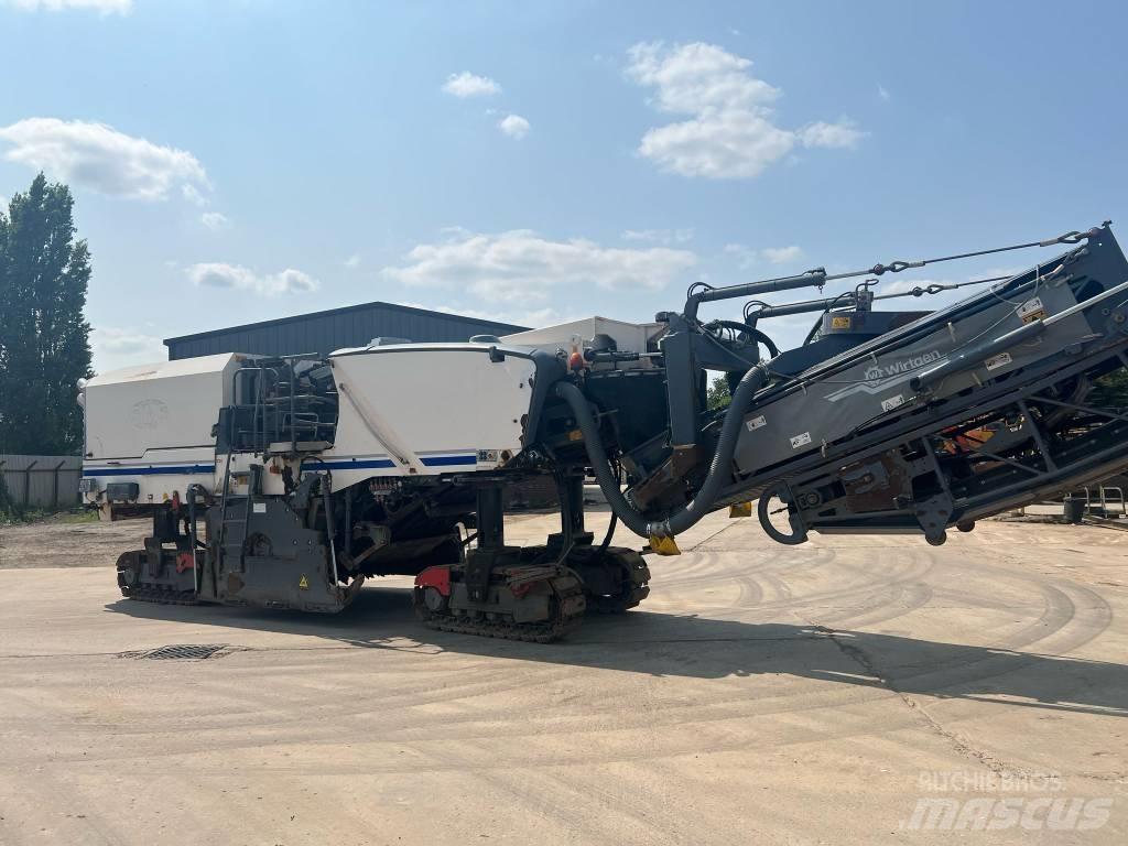 Wirtgen W 220 ماكينات الكشط البارد للأسفلت