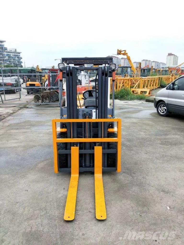 TCM FD 30 شاحنات الديزل