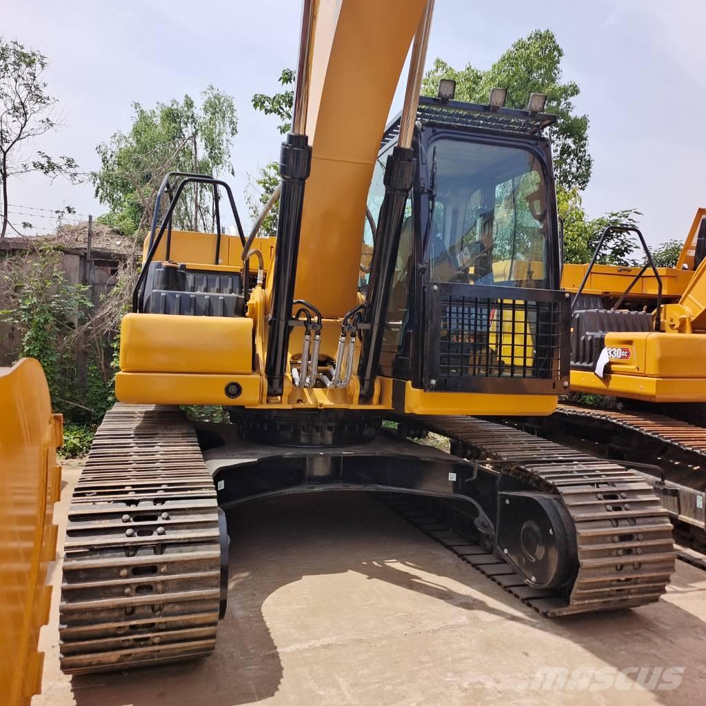 CAT 320 حفارات زحافة