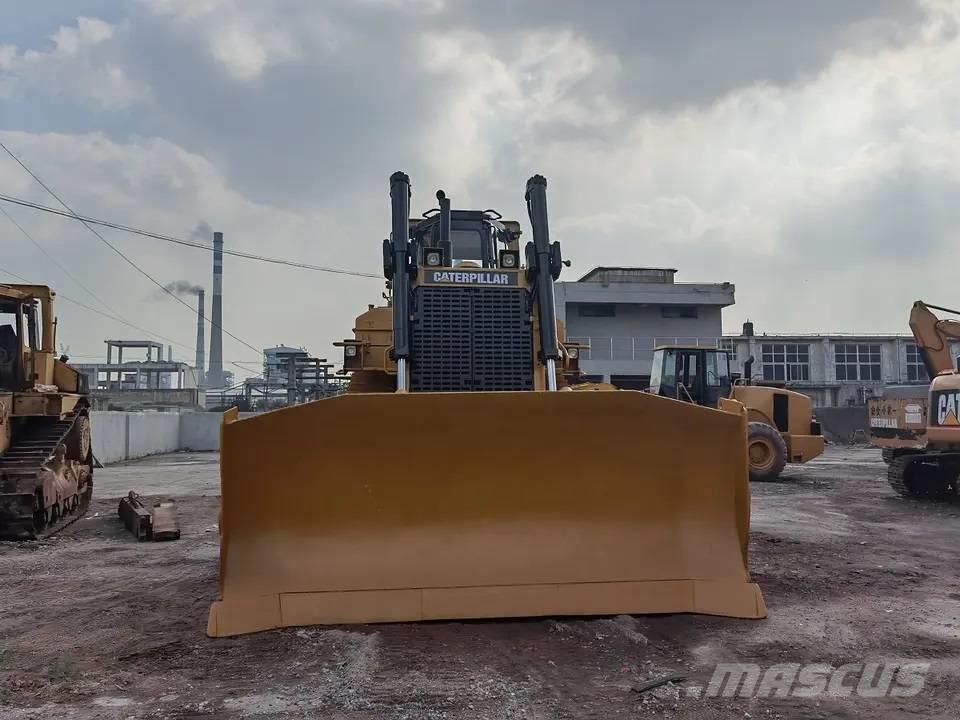 CAT D9N بلدوزرات مجنزرة