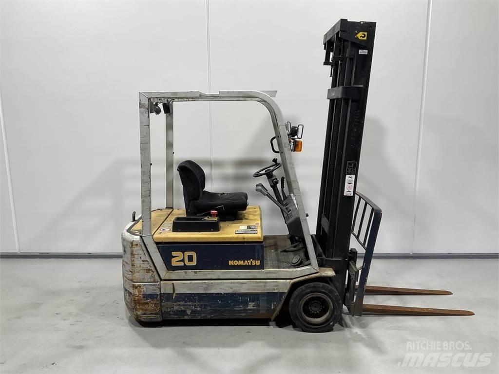 Komatsu FB20M-2E شاحنات ذات رافعات شوكية تعمل بالكهرباء