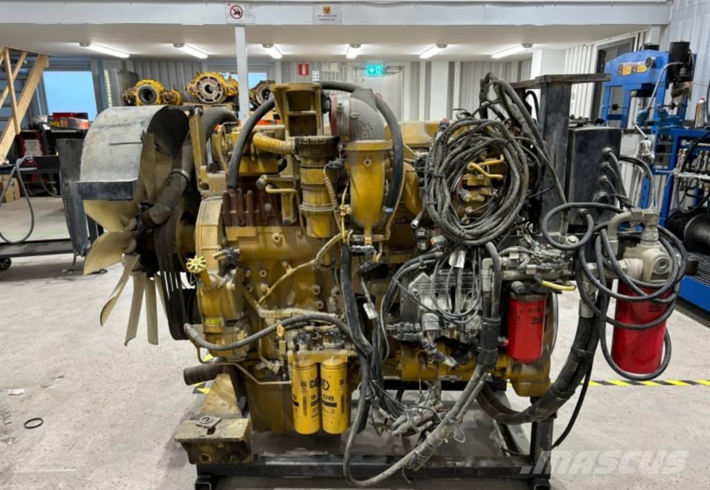 CAT C 13 حفارات زحافة