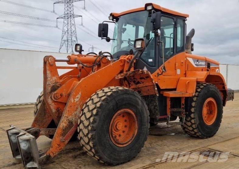 Doosan DL 250-5 لوادر صغيرة