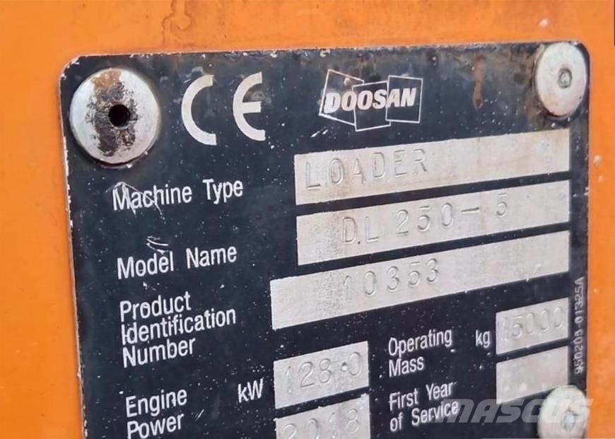 Doosan DL 250-5 لوادر صغيرة