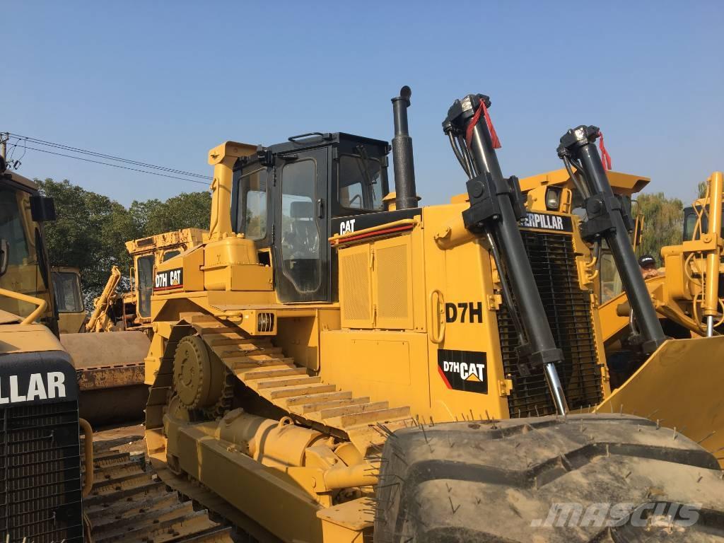 CAT D7H بلدوزرات مجنزرة