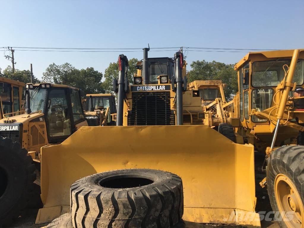 CAT D7H بلدوزرات مجنزرة