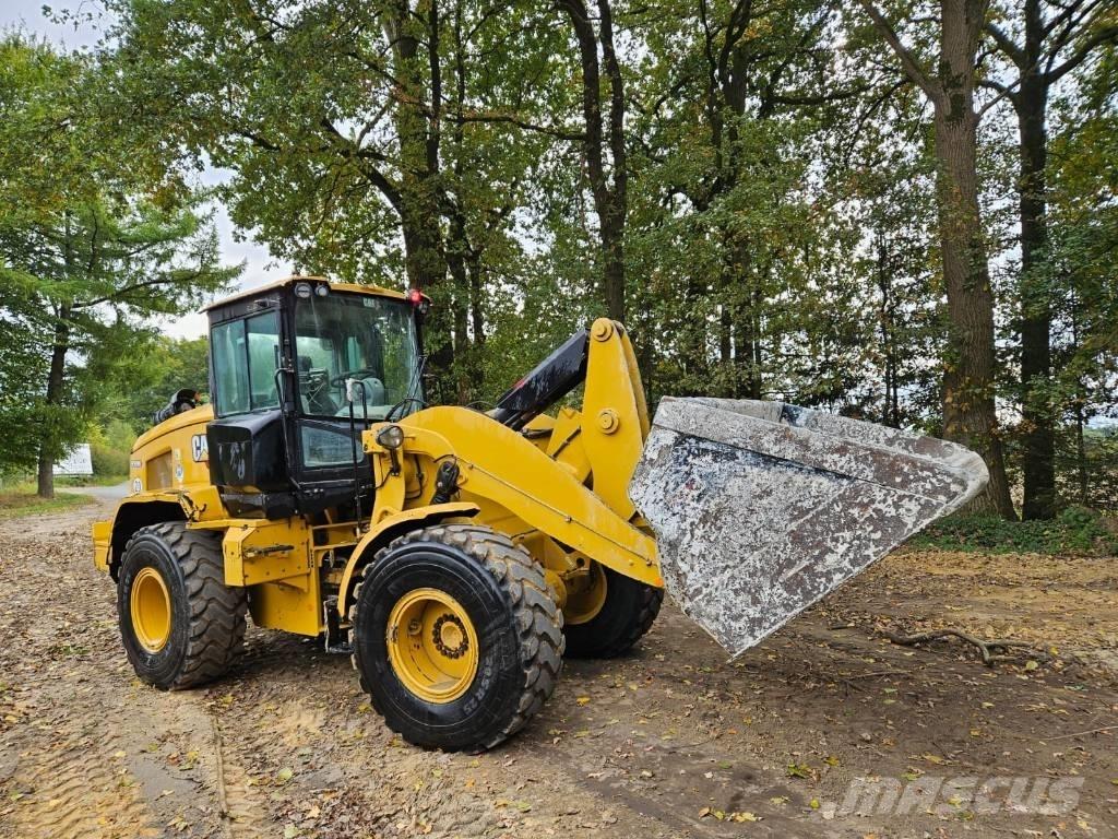 CAT 930 M لوادر بعجل
