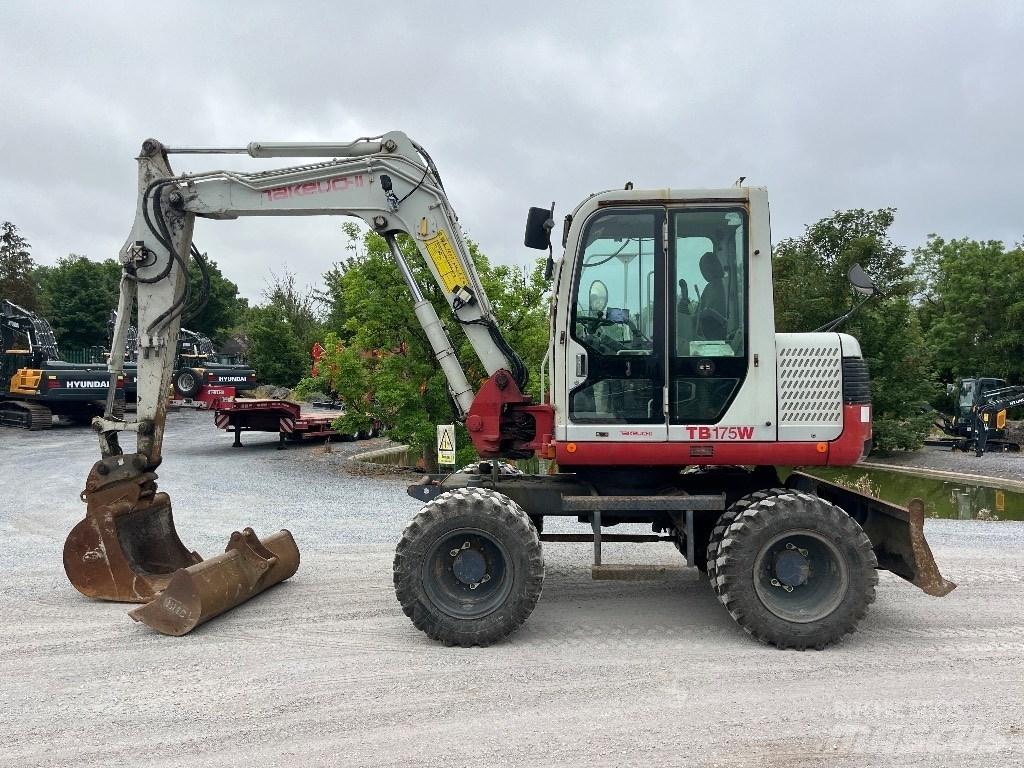 Takeuchi TB 175 W حفارات بعجل