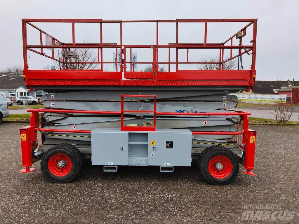 SkyJack SJ 9250 RT رافعات مقصية الشكل