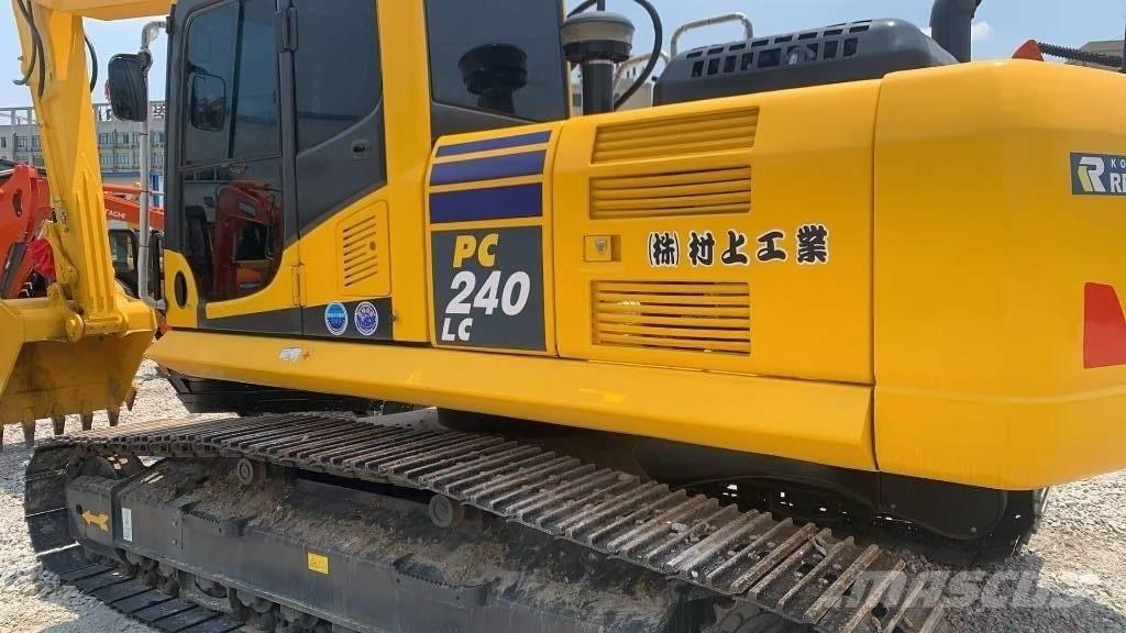 Komatsu PC 240 LC حفارات زحافة